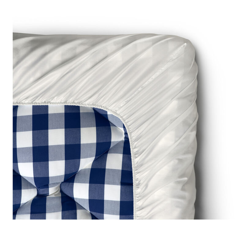 https://www.hastens.com/dw/image/v2/BFJZ_PRD/on/demandware.static/-/Sites-Hastens_master/default/dw96ed3746/images/62112_product_hastens_satin_pure_fitted_sheet_underneath_bed_linen_fitted_sheet_180x210-30_white_art_no_white_background_and_fitted_sheet_around_top_mattress_corner_photographed_from_above_image_size_2020-09-03_peksta.jpg?sw=800&sh=800
